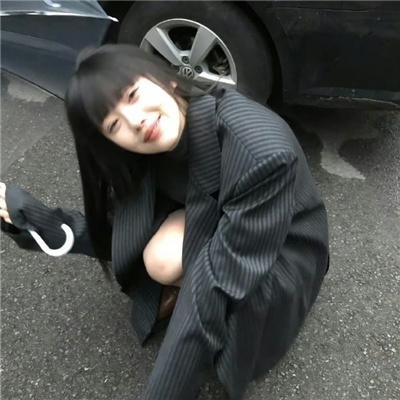 龙纹身的女孩